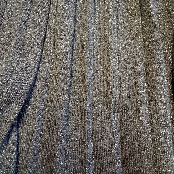 H&M pleated sparkle green stretchy elastic waist pull on knee length skirt XS - Picture 3 of 7